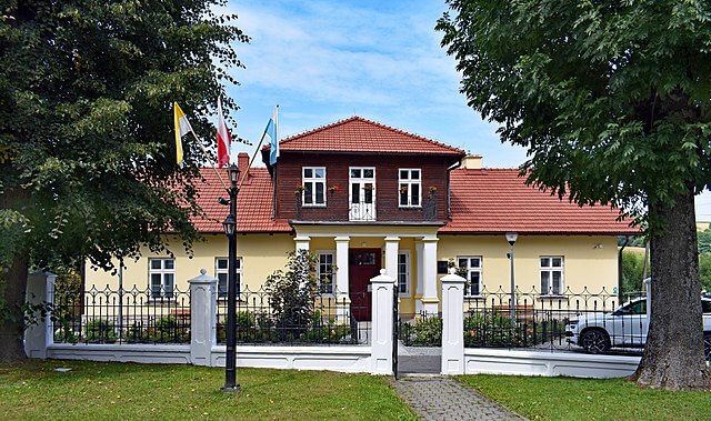 Kantorówka_house_(old_rectory),_Tadeusz_Kantor's_birthplace,_242_Wielopole_Skrzyńskie_village,_Ropczyce-Sędziszów_County,_Subcarpathian_Voivodeship,_Poland
