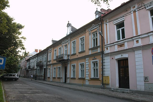 Lesko_-_plac_Konstytucji_3_Maja